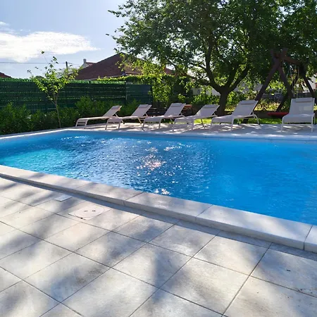 Brigita- Private Pool 公寓
