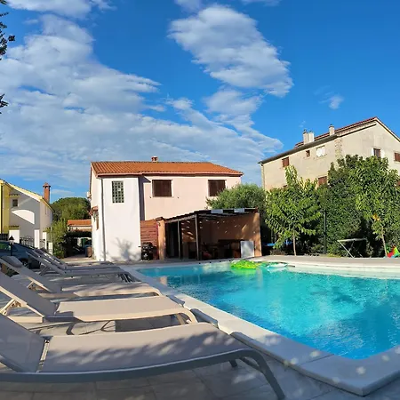 Brigita- Private Pool 公寓